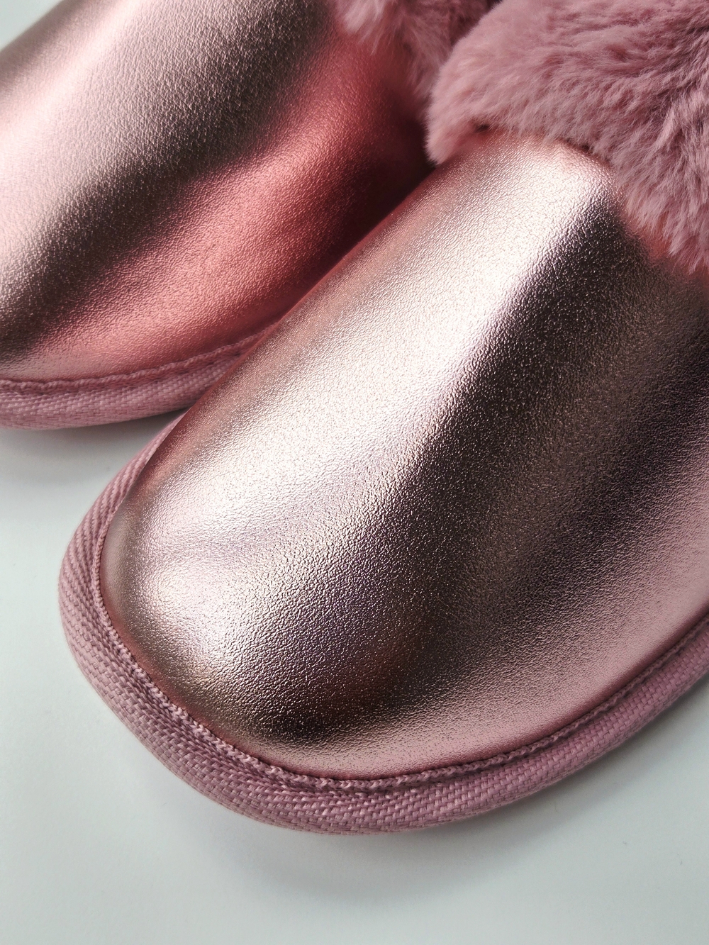 Auden Metallic Pink Faux Fur Scuff Slippers Fuzzy Faux Fur Trim Size 9/10 NEW - Picture 3 of 7